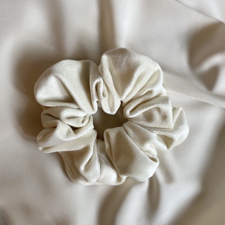 kremowa gumka do włosów frotka scrunchie