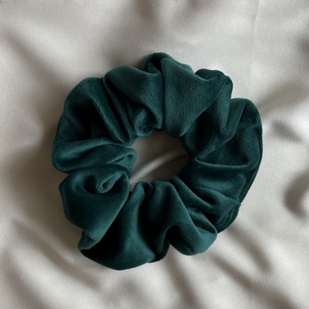 ciemnozielona gumka do wlosow velvet bomoye
