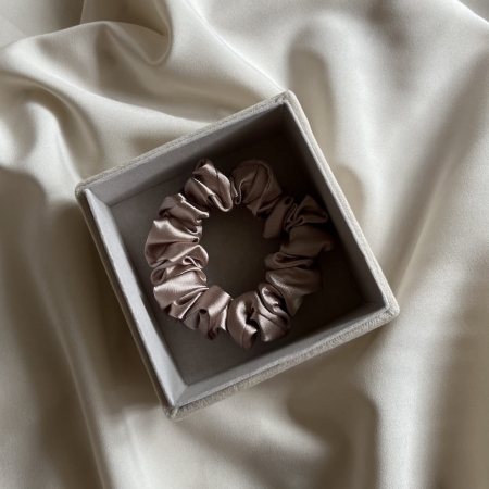 mini kremowa gumka do włosów z satyny