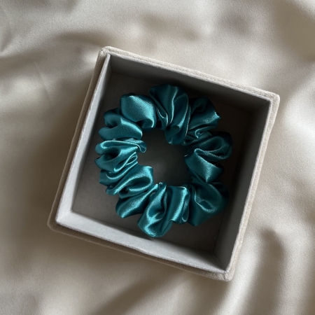 mini turkusowa gumka do włosów z satyny BoMoye