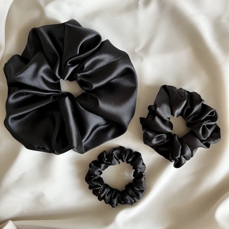 zestaw czarnych gumek do włosów