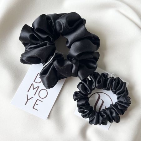 Zestaw dwóch czarnych jedwabnych gumek do włosów BOMOYE