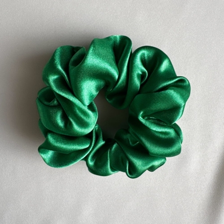 mocna-zielen-satyna-scrunchie.jpg