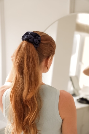 ciemnoniebieska-gumka-do-wlosow