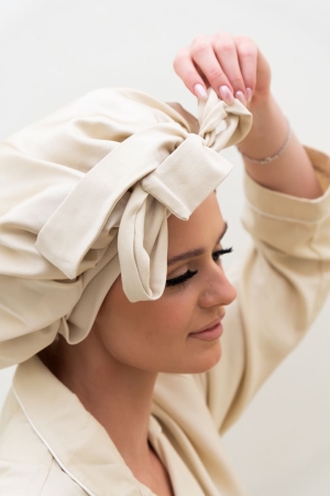 Beżowy jedwabny czepek do spania BOMOYE