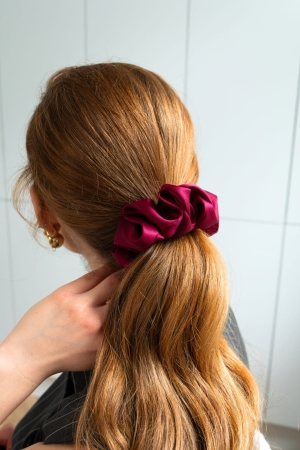 Jedwabna gumka do włosów scrunchie BOMOYE