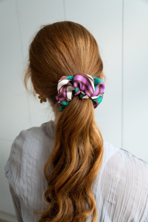 satynowa gumka do włosów we wzorki BOMOYE