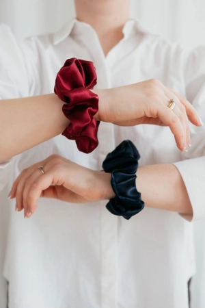 jedwabne gumki do włosów, jedwabne scrunchie
