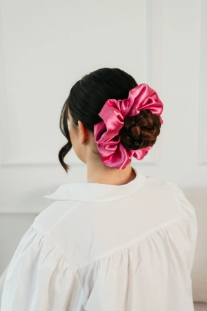 xxl scrunchie, różowa frotka do włosów mega