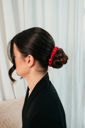 mini czerwona jedwabna gumka, czerwona scrunchie z jedwabiu