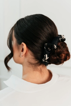 balenciaga, jedwab sygnowany, scrunchie