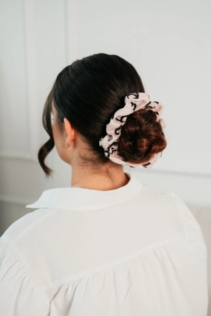 Jedwabna scrunchie CHANEL