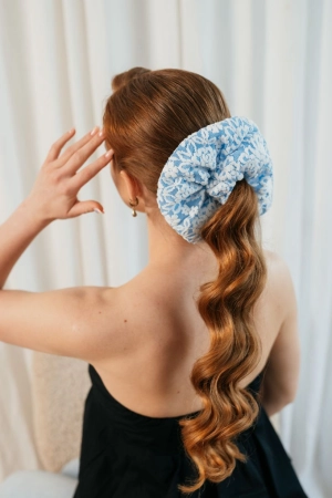 duża xxl scrunchie z koronką