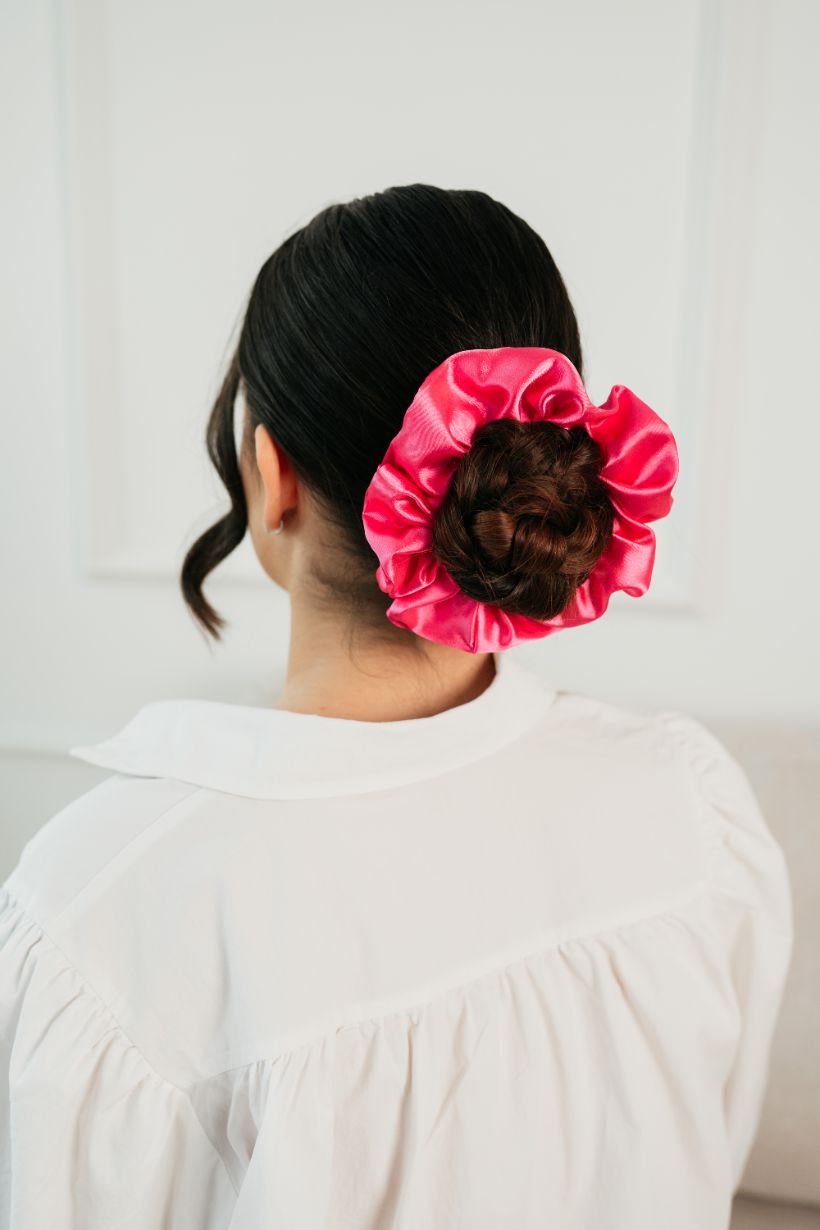 neonowa różowa gumka do włosów, fuksja scrunchie, duża gumka do włosów