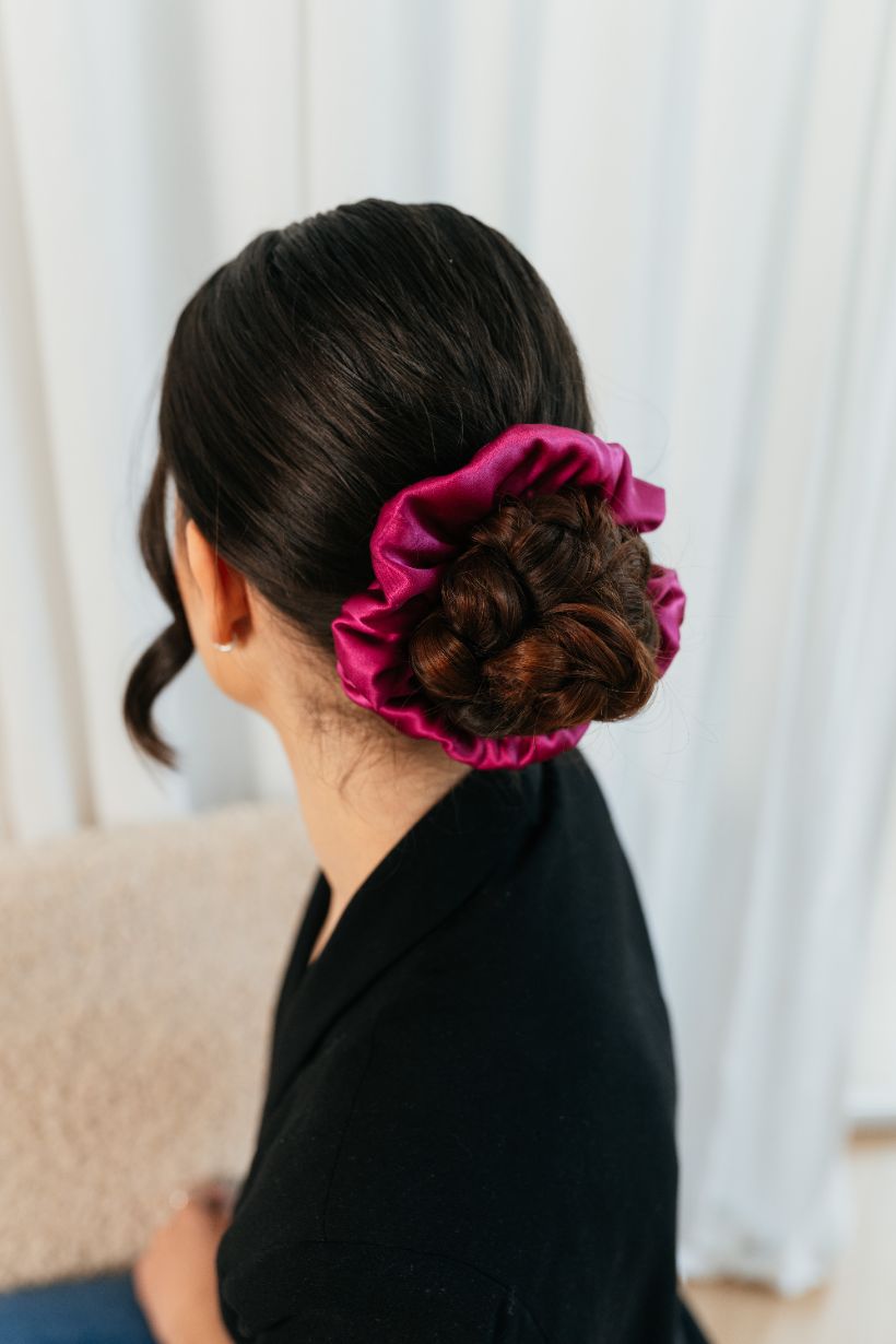 fuksja jedwabna scrunchie do włosów