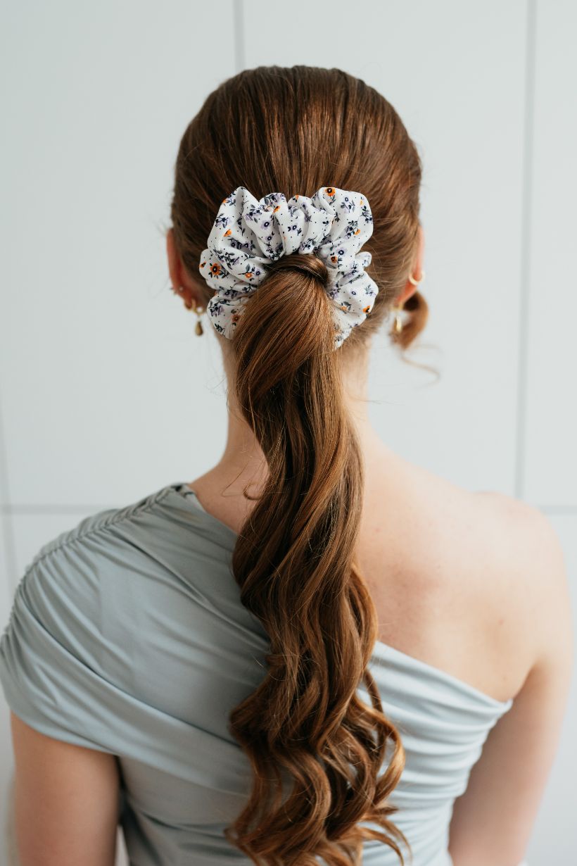 gumka do włosów scrunchie w kwiatuszki