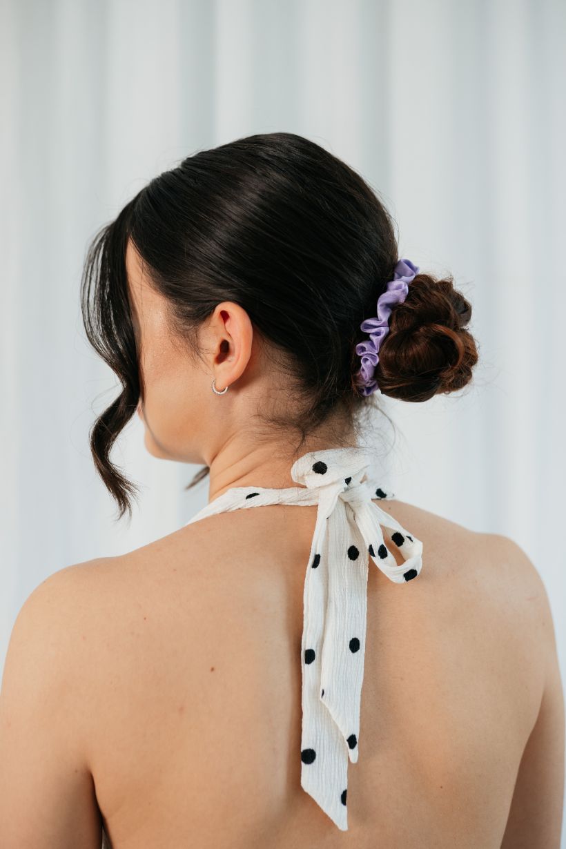 mała jedwabna pastelowa fioletowa  scrunchies