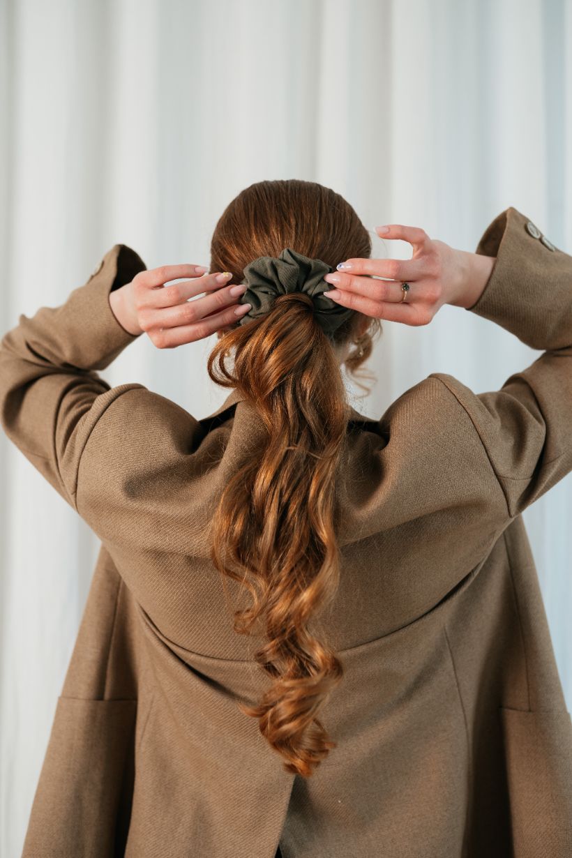 oliwkowa gumka do wlosow scrunchies
